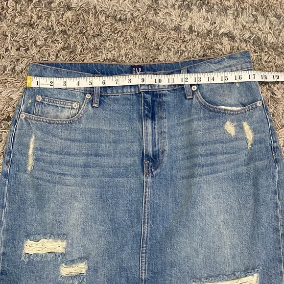 Gap distressed denim mini skirt, size 32 - Picture 4 of 12
